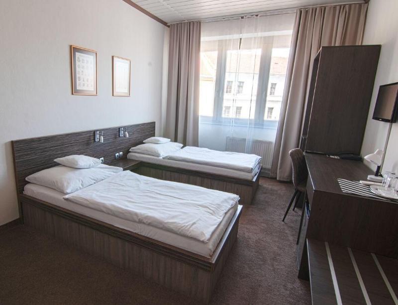 Pension Horse Inn コシツェ エクステリア 写真